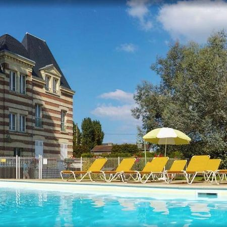 Cosy Appartement Dans Une Villa Avec Piscine, Proche Du Centre Et De La Mer كابورغ المظهر الخارجي الصورة