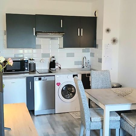 Cosy Appartement Dans Une Villa Avec Piscine, Proche Du Centre Et De La Mer كابورغ المظهر الخارجي الصورة