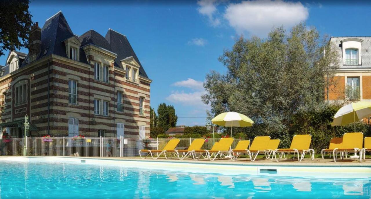 Cosy Appartement Dans Une Villa Avec Piscine, Proche Du Centre Et De La Mer كابورغ المظهر الخارجي الصورة