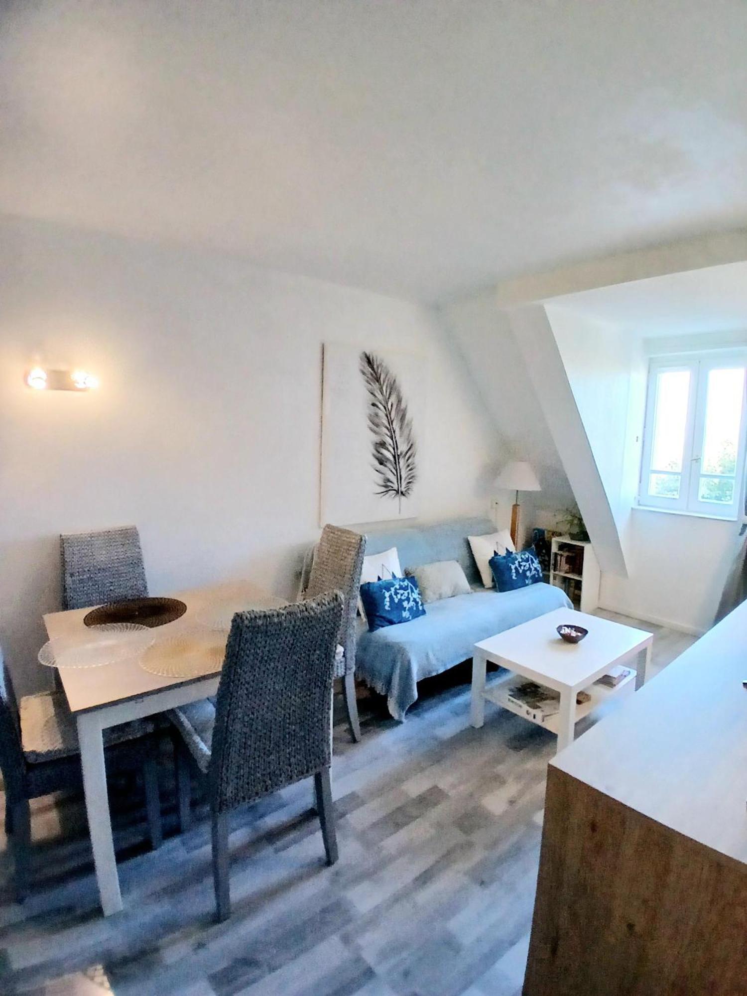 Cosy Appartement Dans Une Villa Avec Piscine, Proche Du Centre Et De La Mer كابورغ المظهر الخارجي الصورة